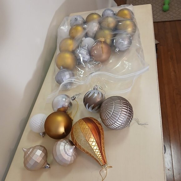 Other - Assorted lot of vintage looking ornaments (plastic) - 25 in all